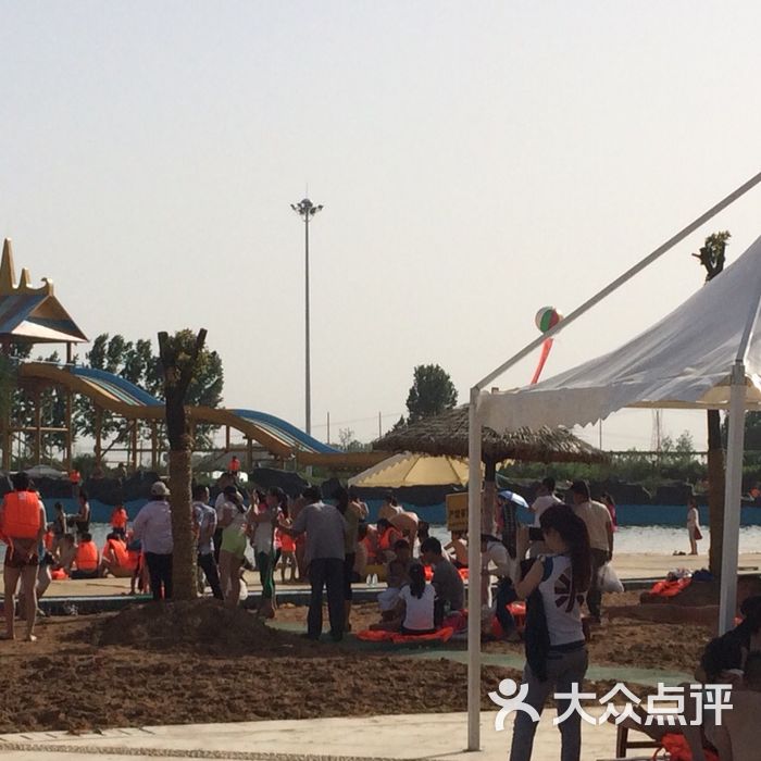 七彩沙河水上乐园 上传于2015-06-05 21:17:14