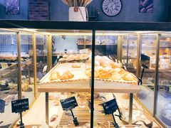 面包甜点陈列柜-啊噗吐呦现场烘焙(麦凯乐店)