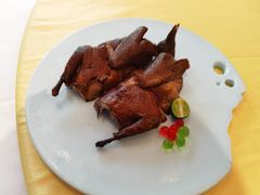家藏熏乳鸽-卫鼎轩·家宴(水上公园店)
