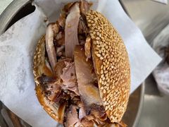烧饼夹肘子肉-老四烧饼铺(丽源路店)
