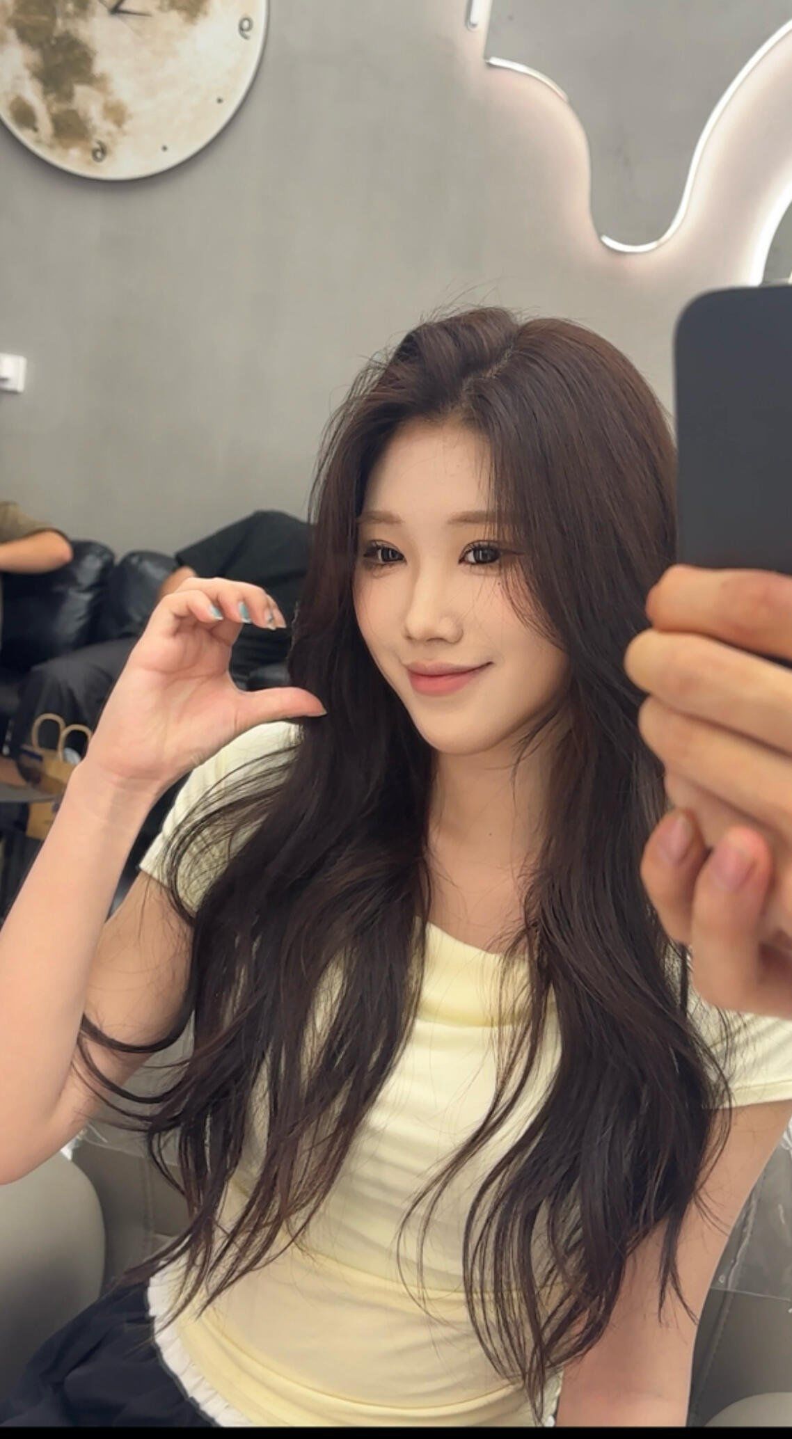 不化妆也很显白而且自带温柔气质,不知道你们能不能get～#高级感染发