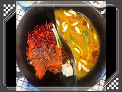 鸳鸯锅-董眼镜火锅(洪崖洞总店)
