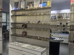 -视野联行眼镜•蔡司•依视路(温江店)