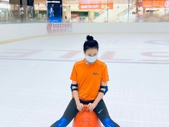 -冰堡国际溜冰场(观澜湖新城MHMALL店)