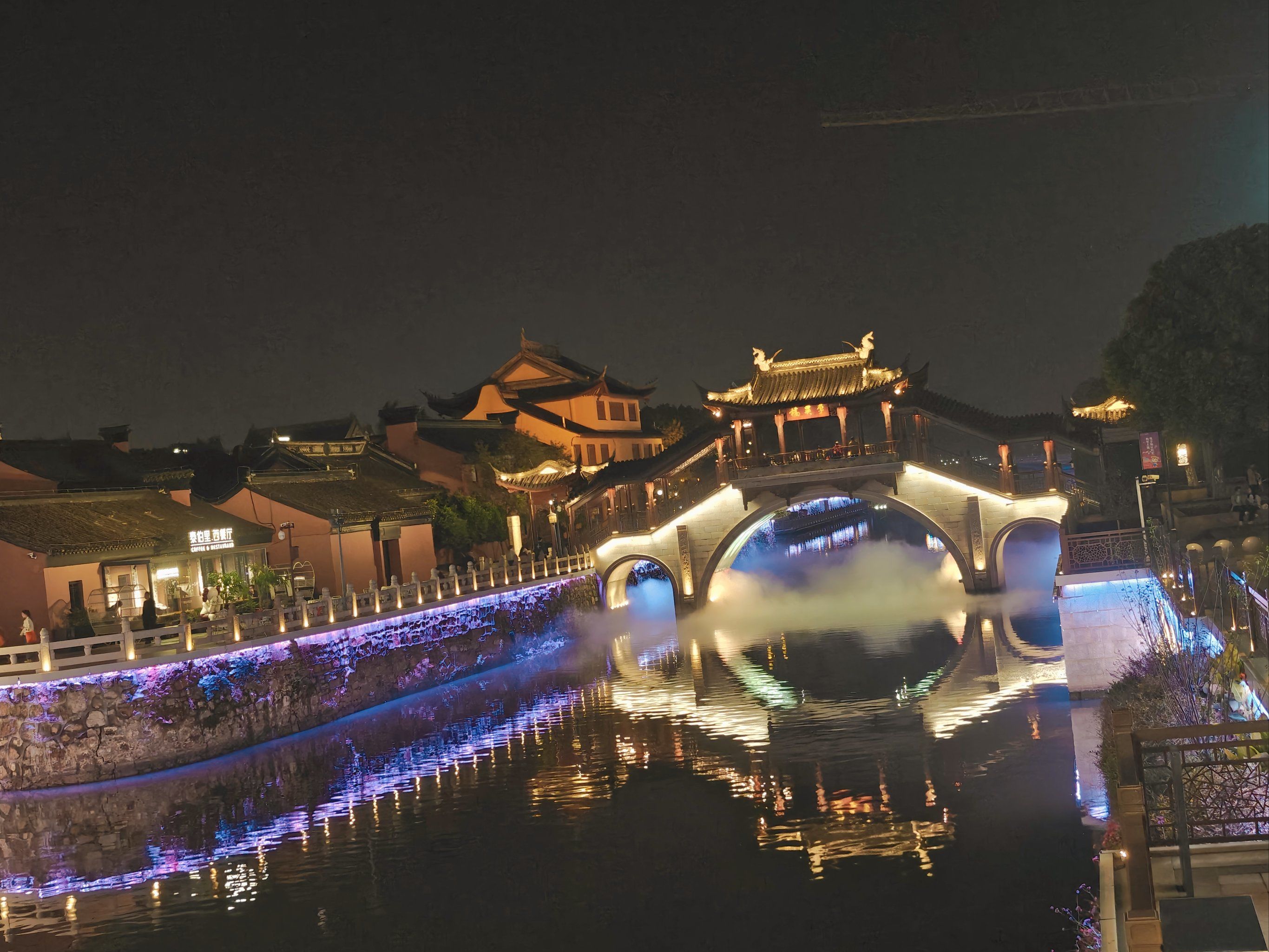 古镇夜色撩人心