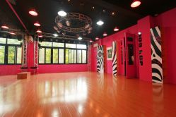 教室-DOS HOP潮上舞蹈