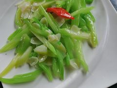 西芹炒百合-吴越荣记苏州菜·松鼠桂鱼100%活鱼现做(斜塘老街店)