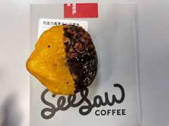 巧克力莓果夹心玛德琳-Seesaw Coffee(上海尚悦湾店)
