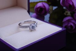 -威德钻石-克拉钻大本营(南京东路店)