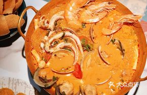 Prawn Tom Yum Seafood Noodle Pot