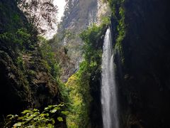 -龙水峡地缝景区