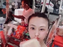 -詹爷爷乌节路街头冰淇淋