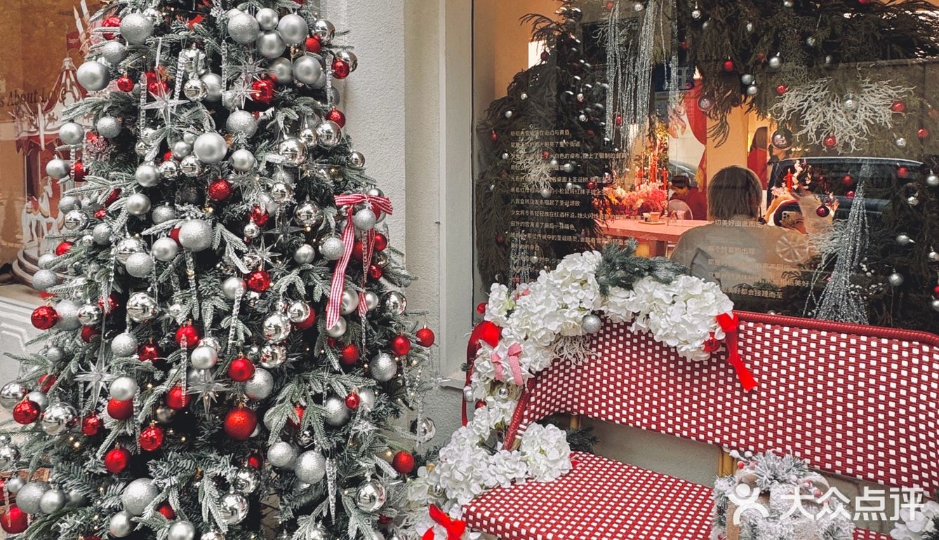 上海圣诞季🎄蝴蝶结圣诞树咖啡店✔️
