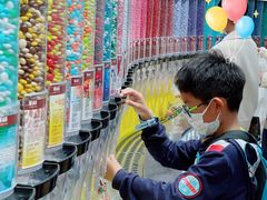 -m豆巧克力世界(上海世茂广场店)