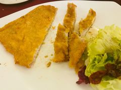 崇明生态猪炸猪排配辣酱油-红房子西菜馆(淮海中路店)
