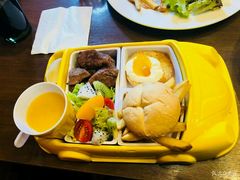 -拉亚汉堡经典餐厅(商城路店)