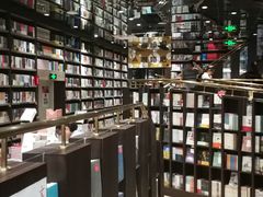 -钟书阁(群光广场店)