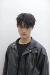 -一家只做男发烫染的店
