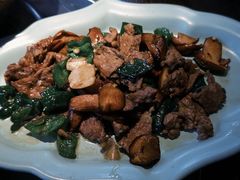 见手青小炒吊龙-芸鲜季·云南野生菌餐厅· 云南风物味研社(闵行店)