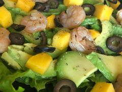 芒果牛油果烤虾沙拉-普兰达德国餐厅·德式脆皮烤猪肘·自酿啤酒(观唐店)