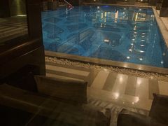 -浅深休闲酒店-停车场
