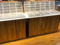 -MiRi眼镜连锁·蔡司·尼康控优点合作店(莘庄店)