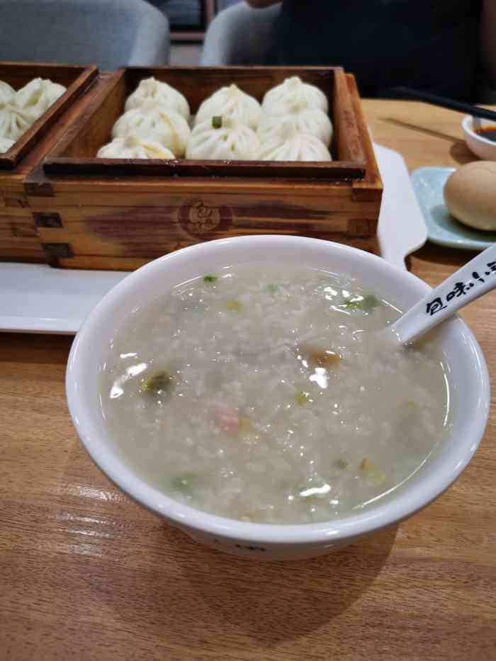 包味小镇-"包味小镇,新开的店,开业活动买一笼送一笼.