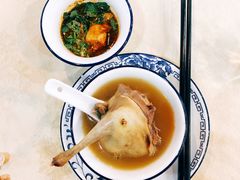 土茯苓鸽子汤-一煲鸽