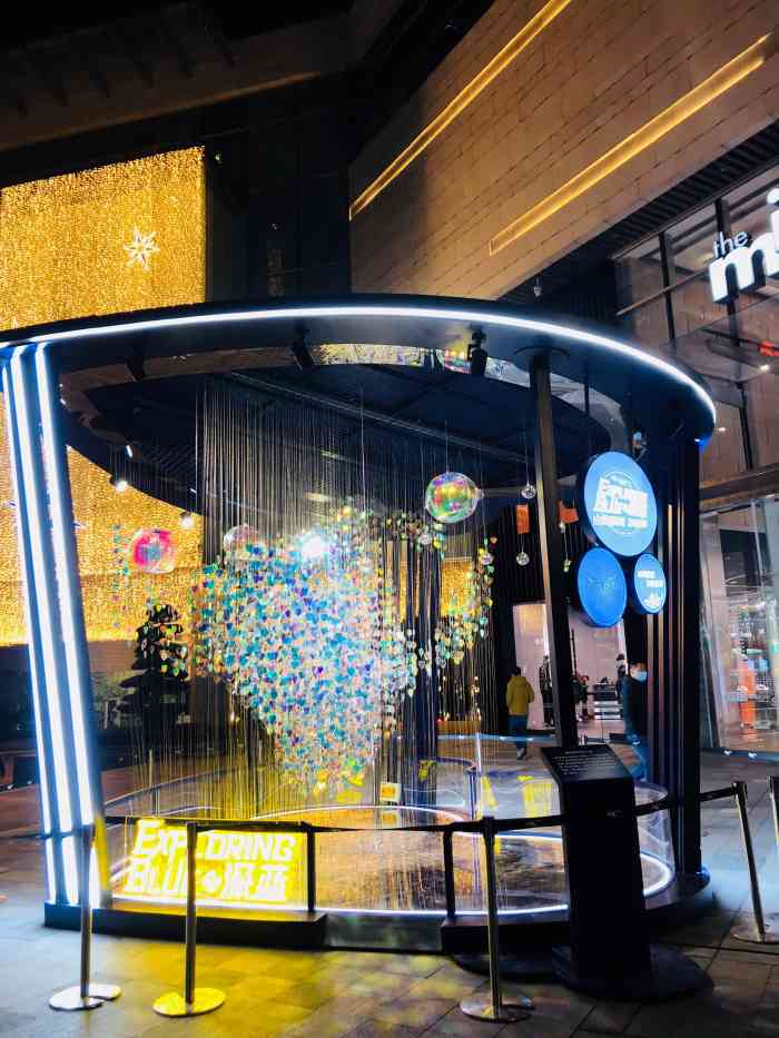 重庆万象城-"华润万象城,址在谢家湾轻轨站附近,原是建.