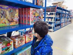 -逝水玩具折扣店