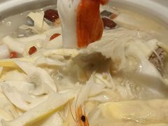 -三人行骨头王火锅(长寿店)