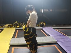 -嘿哟动霸CHUA·新潮玩运动娱乐中心·蹦床滑冰团建乐园