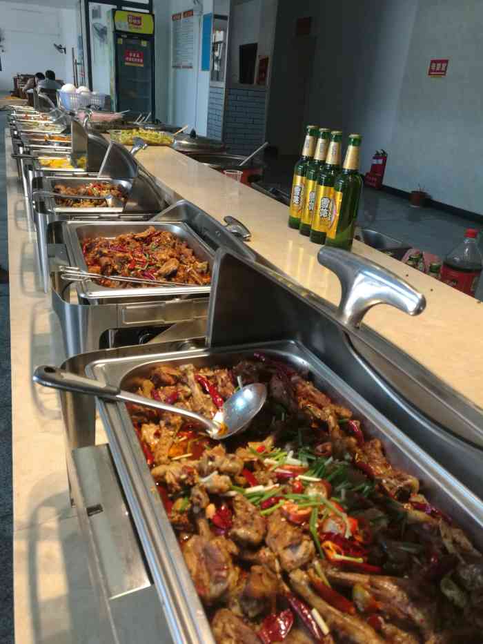 溆浦服务区自助餐厅-"这个服务区东西卖的倒是很齐全的,各种当地.