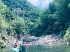 -安吉龙王山峡谷漂流