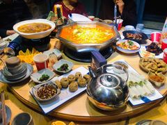 -野山舂·贵州现舂酸汤火锅(鸿通城店)