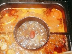 -老牌坊云南鱼豆花火锅(哈西万达店)