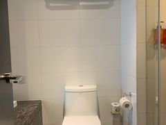 -桔子酒店(上海西藏北路地铁站店)