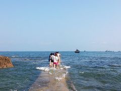 长长的小石路-青岛第二海水浴场