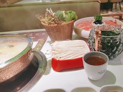 -洪氏嗨捞·广东猪肚鸡·椰子鸡火锅(西咸万象城店)