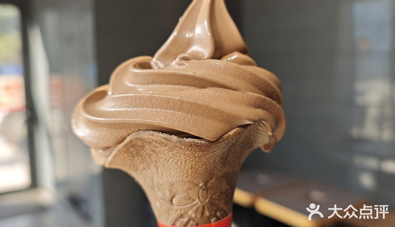 肯德基｜榛果生巧摩卡✓麦片蛋挞✓生巧圆筒✓