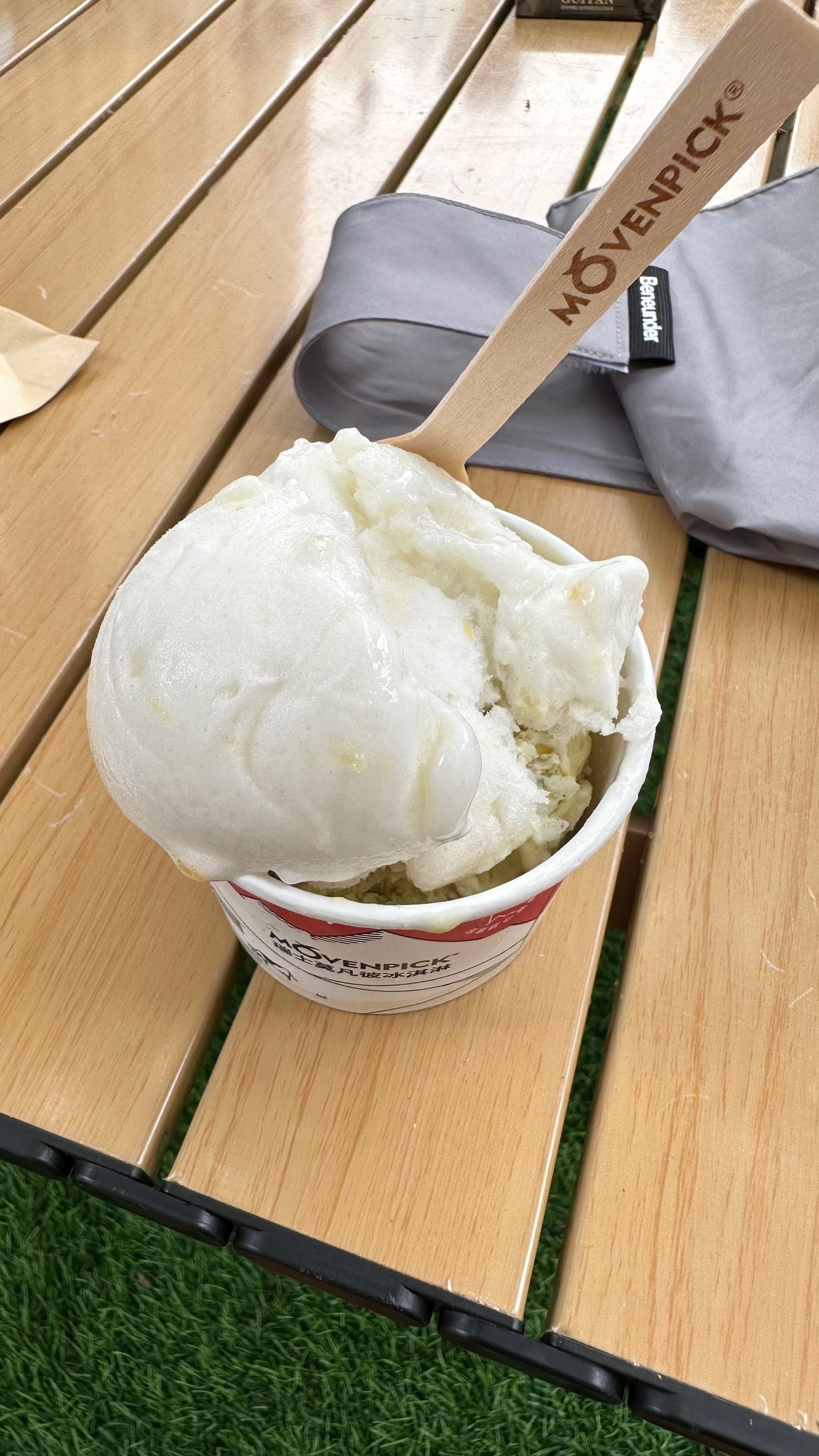 瑞士莫凡彼冰淇淋 万象城三期外面的那种