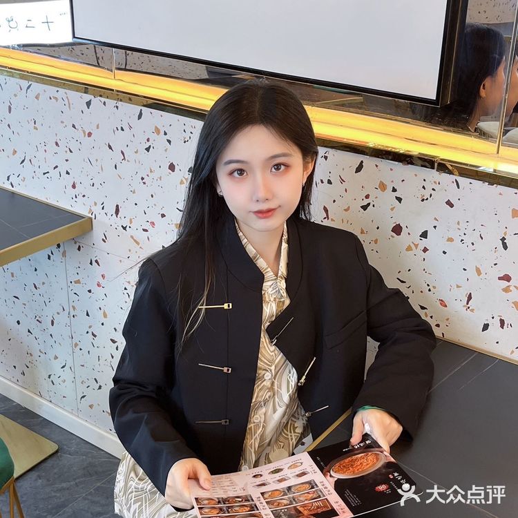 右滑，给大家表演吃128的蟹面