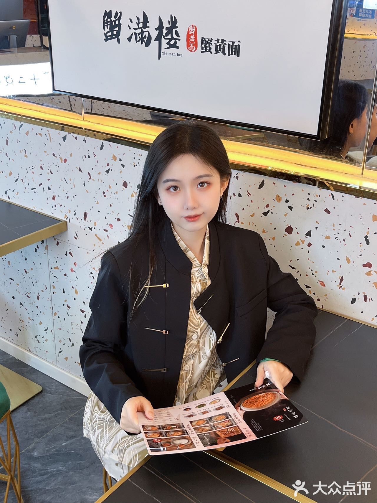 右滑，给大家表演吃128的蟹面