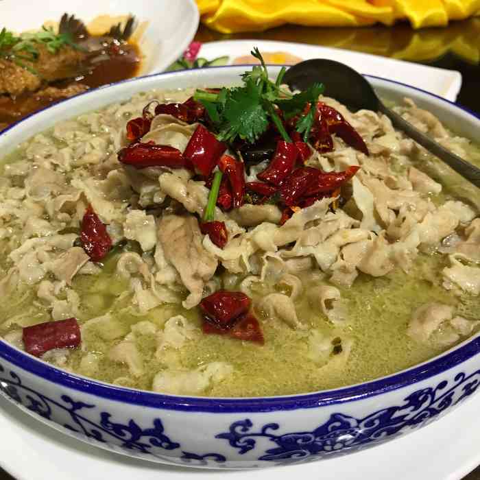 东都食府-"以前朋友过生日请客吃饭来过一次,在大厅挺.