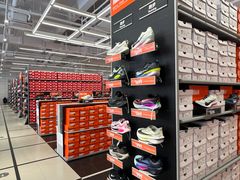 -NIKE上海青浦换季优惠店