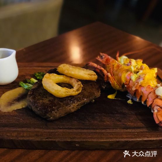 中茵皇冠假日酒店·艇吧西餐厅Bistro by TBoat(苏州中茵皇冠假日酒店)