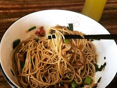 腊肠炒码干挑面-对面面馆