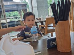 靠窗位-成都蒲江花样年福朋喜来登度假酒店·宜客乐西餐厅