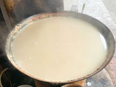 大锅正在煮豆浆-云南大锅豆浆店