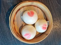 蟠桃爆浆流沙包-鹊玥·粤菜小馆(汇智国际商业中心店)